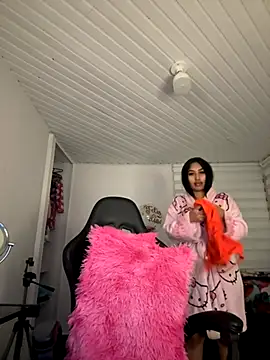 Snapshot of Anily_Lovely chatting on 12.04.25 Anily Lovely online show from 12.04.25