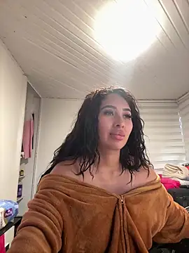 Snapshot of Anily_Lovely chatting on 05.17.26 Anily Lovely online show from 05.17.26