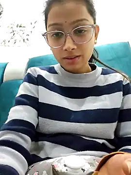 Snapshot of Aleena_Rai chatting on 12.18.24 Aleena Rai online show from 12.18.24