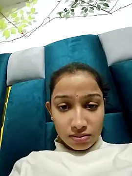 Snapshot of Aleena_Rai chatting on 12.20.24 Aleena Rai online show from 12.20.24