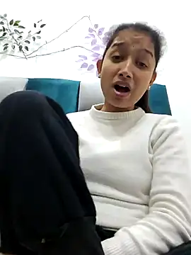 Snapshot of Aleena_Rai chatting on 12.30.24 Aleena Rai online show from 12.30.24