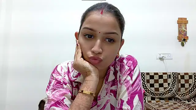Snapshot of Aleena_Rai chatting on 10.16.25 Aleena Rai online show from 10.16.25