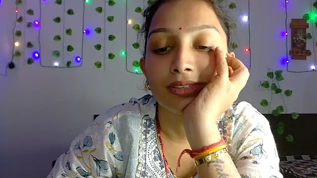 Snapshot of Aleena_Rai chatting on 10.18.25 Aleena Rai online show from 10.18.25