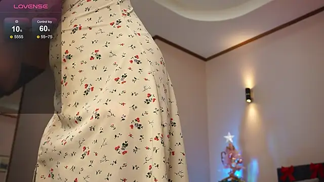 Snapshot of LinaSiren chatting on 12.20.24 LinaSiren online show from 12.20.24