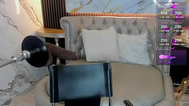 Snapshot of MAEVE_BOOBS chatting on 11.25.25 MAEVE BOOBS online show from 11.25.25