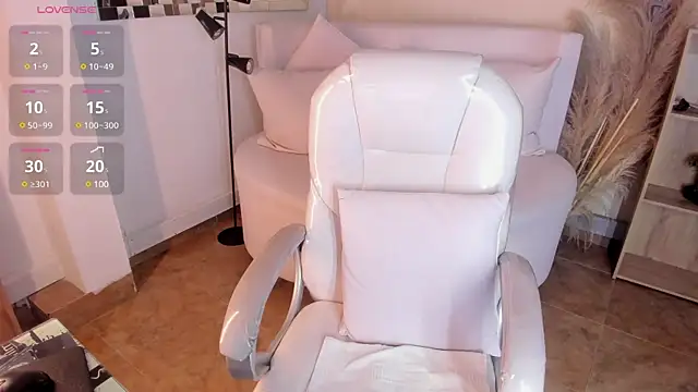 Amy Kiitty  online show from 02.14.25