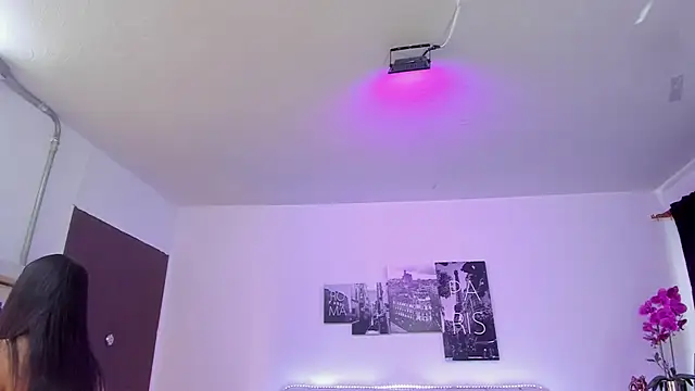 Amy Kiitty  online show from 04.04.26