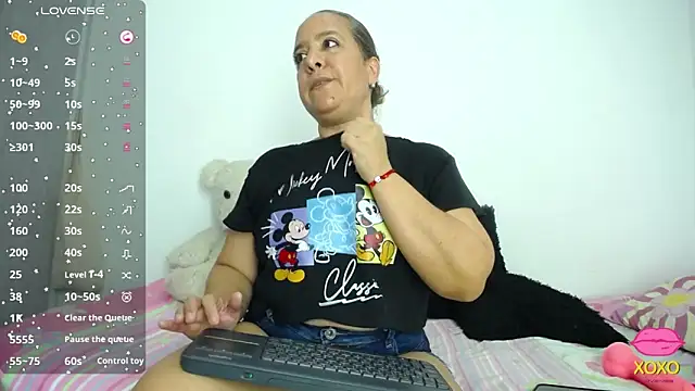 Snapshot of Iivana_19 chatting on 02.25.26 Iivana 19 online show from 02.25.26