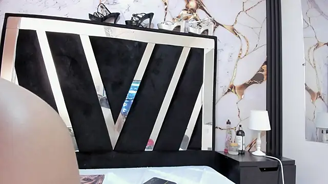 KarinaSimonz online show from 02.22.26