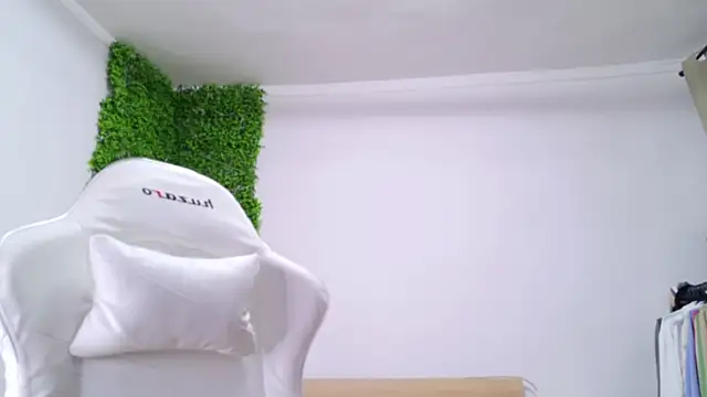 Snapshot of Lorennameliyy chatting on 02.24.25 Lorennameliyy online show from 02.24.25