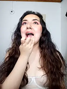 Emi chik online show from 12.21.24