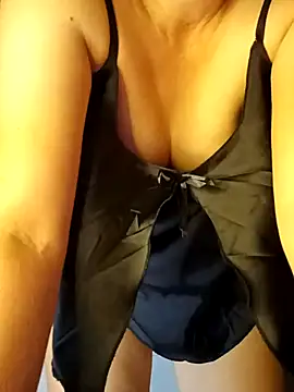 Snapshot of Hue87 chatting on 09.15.25 Hue87 online show from 09.15.25