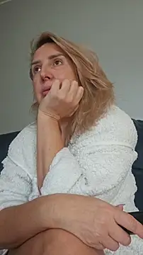 Snapshot of MariaRichi_ chatting on 02.15.26 MariaRichi online show from 02.15.26