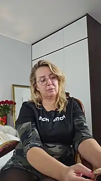 Snapshot of MariaRichi_ chatting on 03.12.26 MariaRichi online show from 03.12.26