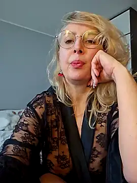 Snapshot of MariaRichi_ chatting on 04.12.26 MariaRichi online show from 04.12.26