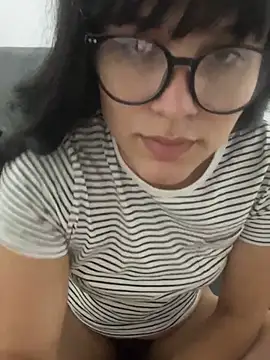 Snapshot of LanaQuen chatting on 12.22.24 LanaQuen online show from 12.22.24