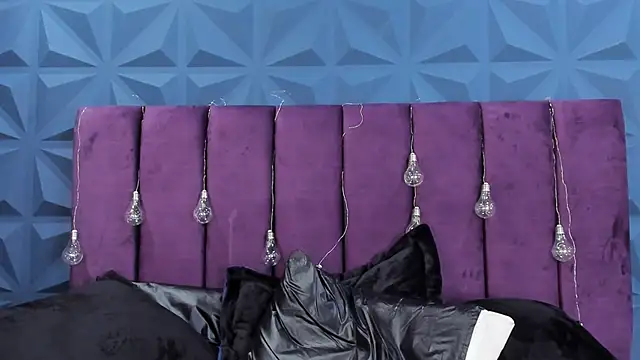 NicoleJonss online show from 02.08.25