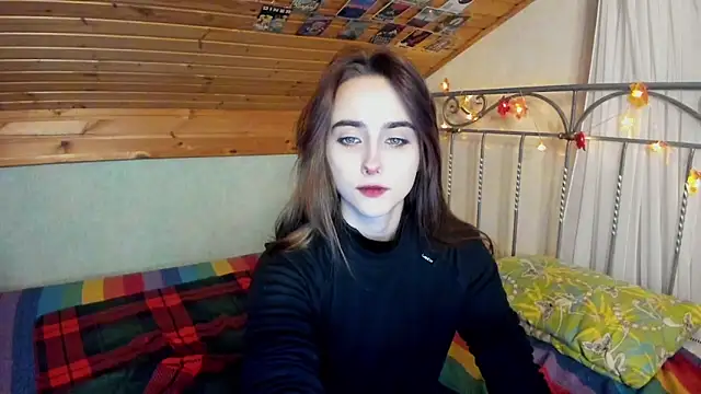 Snapshot of SilverDream chatting on 12.15.24 SilverDream online show from 12.15.24