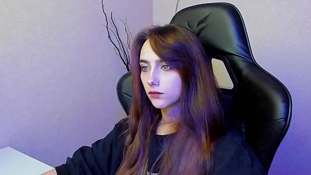 Snapshot of SilverDream chatting on 12.24.24 SilverDream online show from 12.24.24