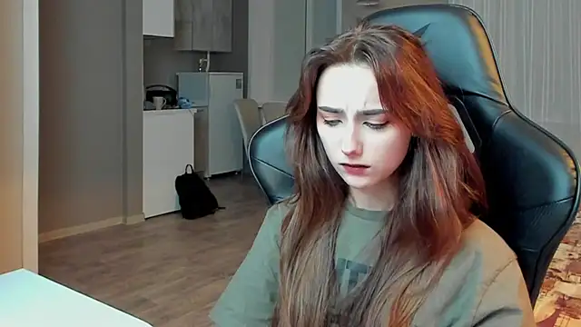 Snapshot of SilverDream chatting on 02.09.25 SilverDream online show from 02.09.25