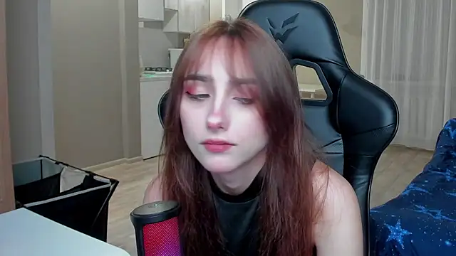 Snapshot of SilverDream chatting on 09.27.25 SilverDream online show from 09.27.25