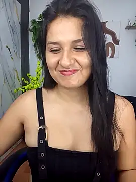 Snapshot of elena_jonees chatting on 04.29.26 elena jonees online show from 04.29.26