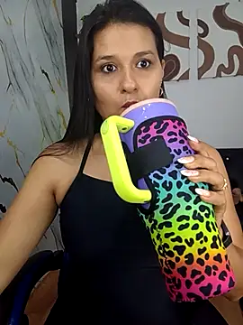 Snapshot of elena_jonees chatting on 04.30.26 elena jonees online show from 04.30.26