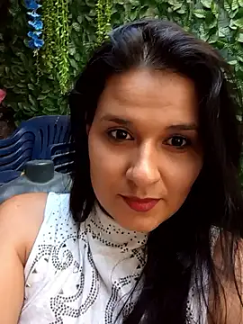 Snapshot of elena_jonees chatting on 05.06.26 elena jonees online show from 05.06.26