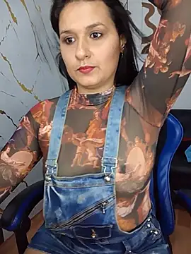 Snapshot of elena_jonees chatting on 05.21.26 elena jonees online show from 05.21.26