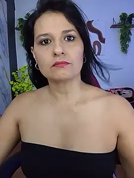 Snapshot of elena_jonees chatting on 07.13.26 elena jonees online show from 07.13.26