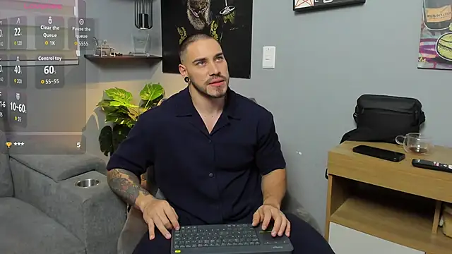 Snapshot of Giorgio-Leone chatting on 10.19.25 Giorgio-Leone online show from 10.19.25
