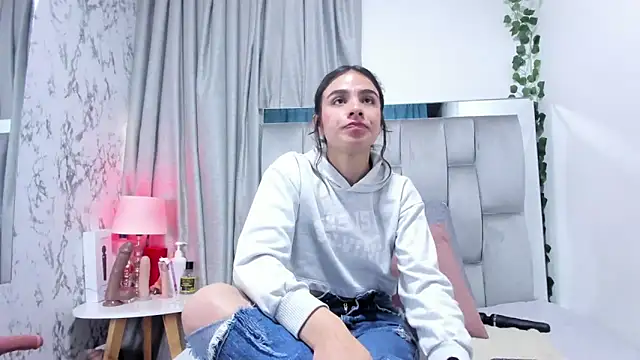 dafne queenn online show from 09.30.25