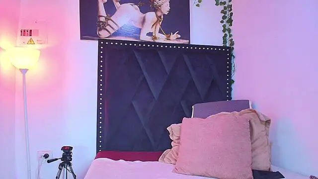 dafne queenn online show from 11.19.25