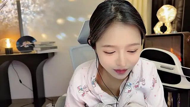 xiaodaibabyy online show from 02.19.25