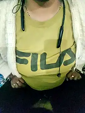 Snapshot of lovelyruhi chatting on 01.05.25 lovelyruhi online show from 01.05.25