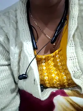 Snapshot of lovelyruhi chatting on 01.06.25 lovelyruhi online show from 01.06.25