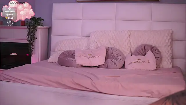 FlirtyFawn online show from 12.19.25