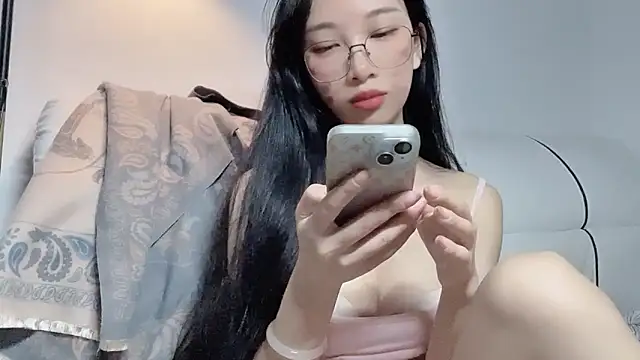 Snapshot of Lili-2 chatting on 05.11.26 Lili-2 online show from 05.11.26
