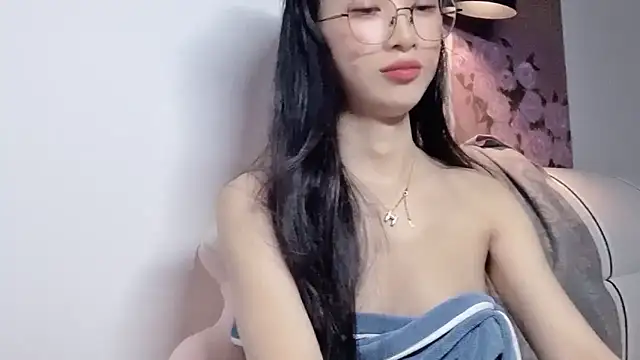 Snapshot of Lili-2 chatting on 05.19.26 Lili-2 online show from 05.19.26