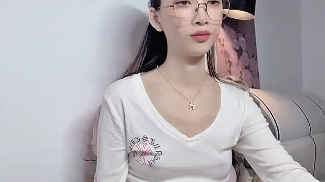 Snapshot of Lili-2 chatting on 05.23.26 Lili-2 online show from 05.23.26