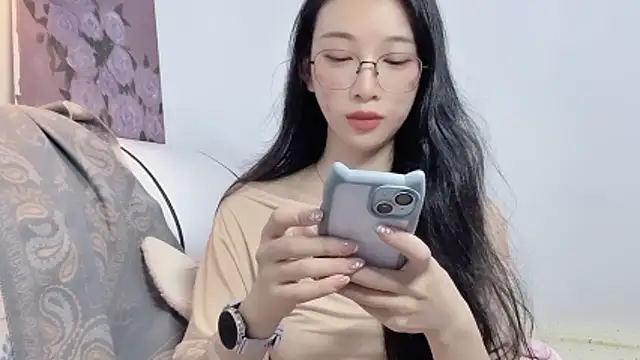 Snapshot of Lili-2 chatting on 05.26.26 Lili-2 online show from 05.26.26