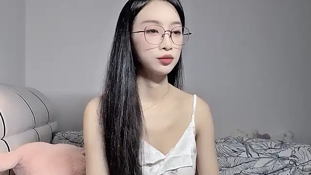 Snapshot of Lili-2 chatting on 06.06.26 Lili-2 online show from 06.06.26