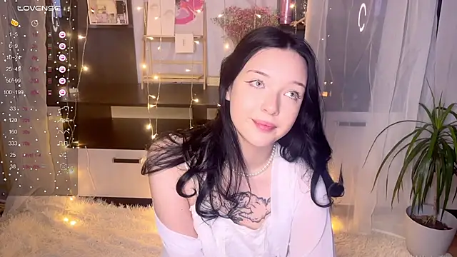 EmmaKittyCat online show from 11.26.25