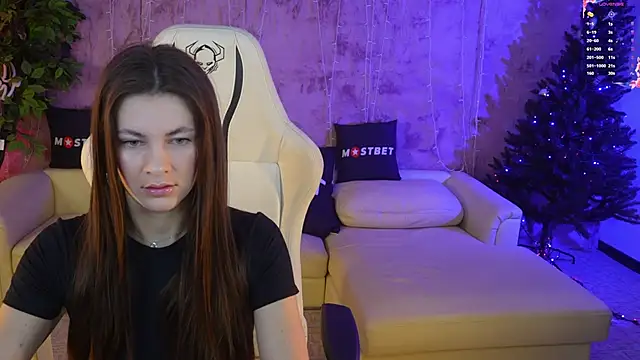 Julia  Star  online show from 12.03.24