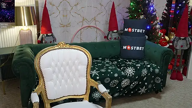 Julia  Star  online show from 12.23.24