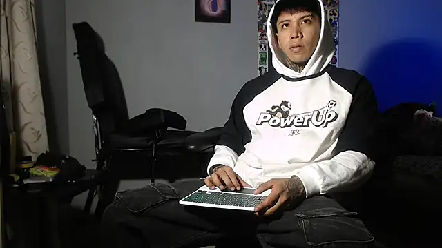 Nickhot0609 online show from 01.21.25