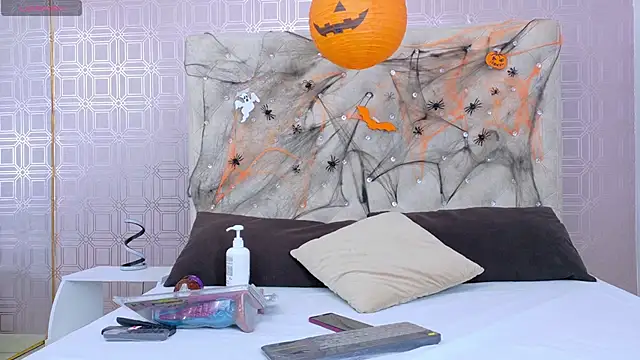 Snapshot of Derieri_D chatting on 10.17.25 Derieri D online show from 10.17.25