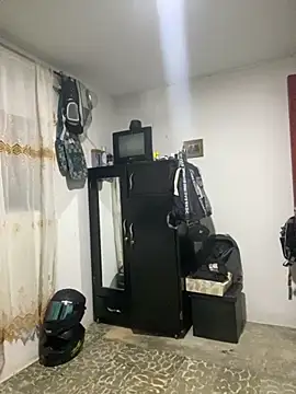 Jestebanano online show from 11.12.25