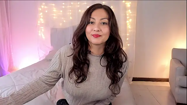 Snapshot of karla_paradise_ chatting on 12.16.24 karla paradise online show from 12.16.24