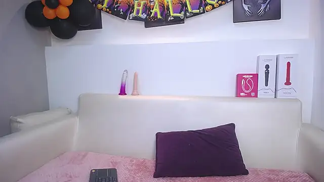 Melodi Roux online show from 10.31.25